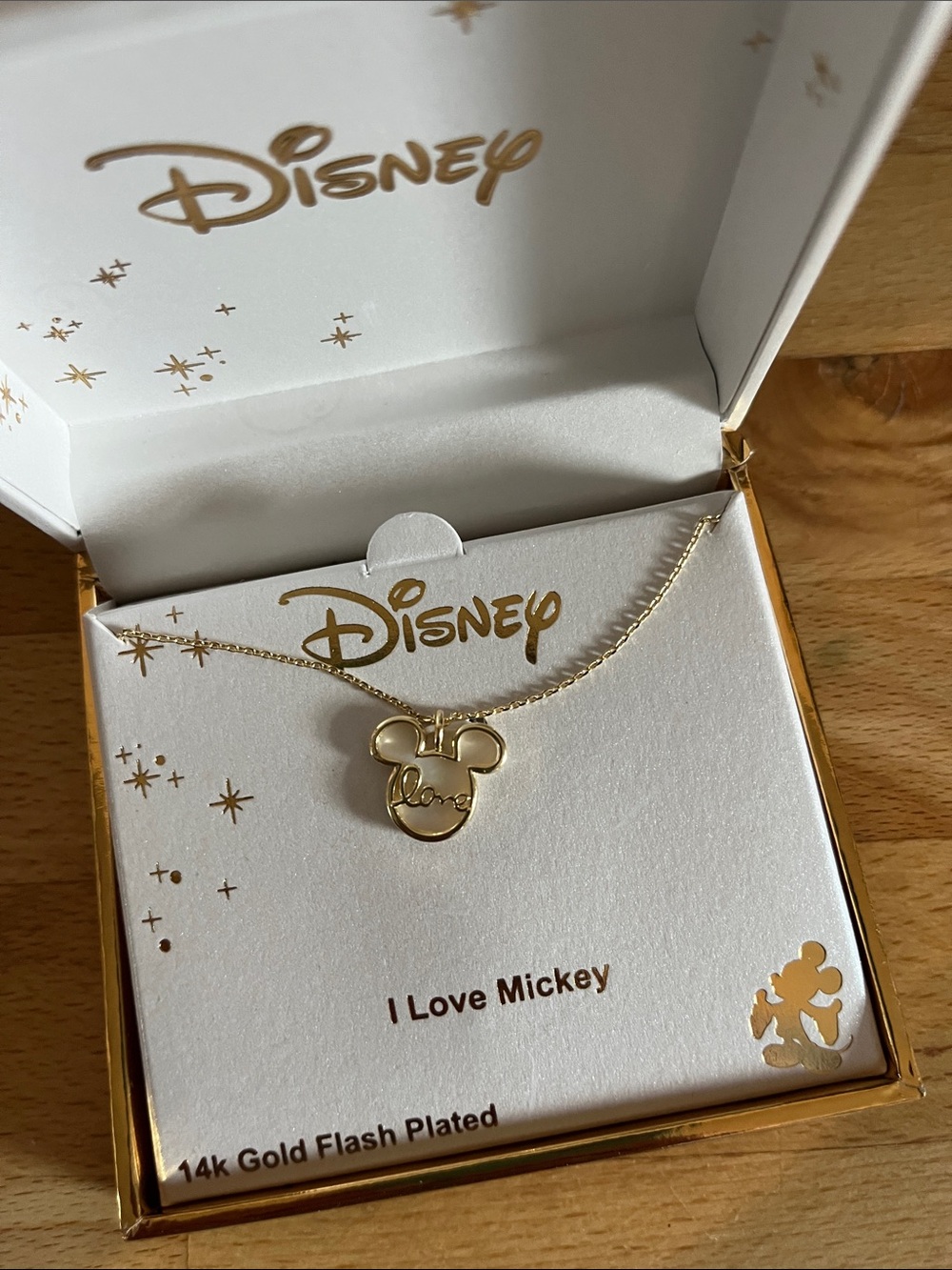 Disney Mickey Love necklace in box - Picture 2 of 3